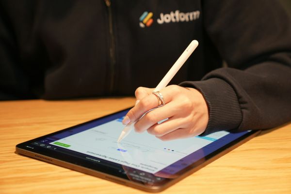 Adoptez la signature électronique pour moderniser votre entreprise